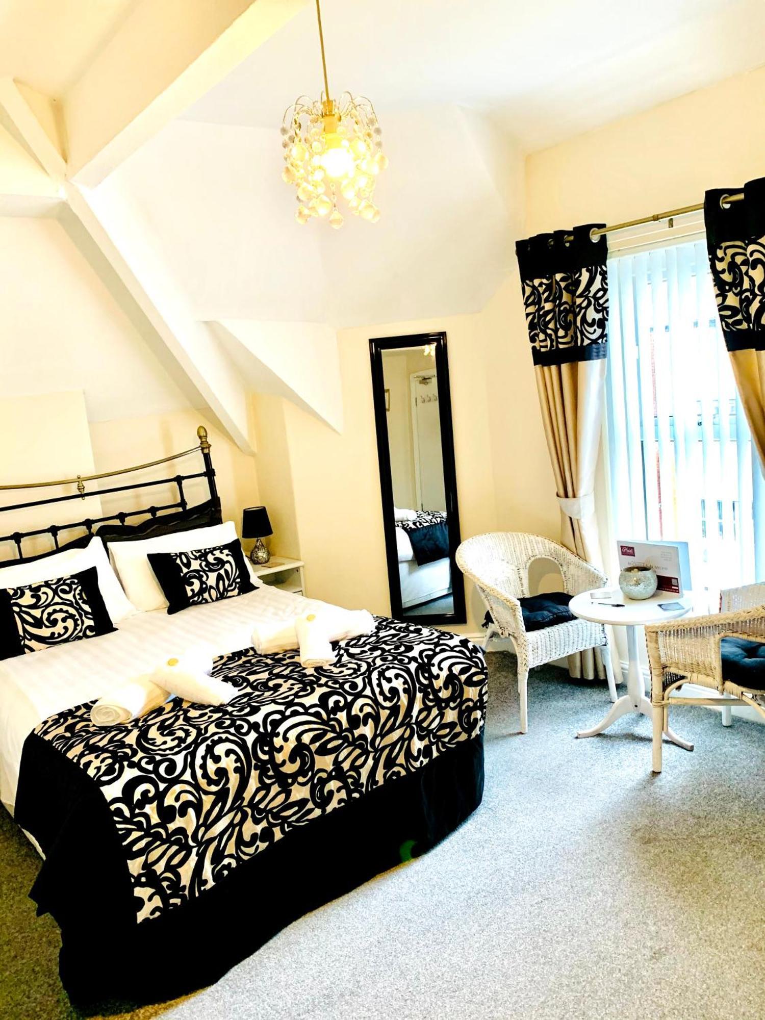 The Heidi Bed & Breakfast Southport Esterno foto